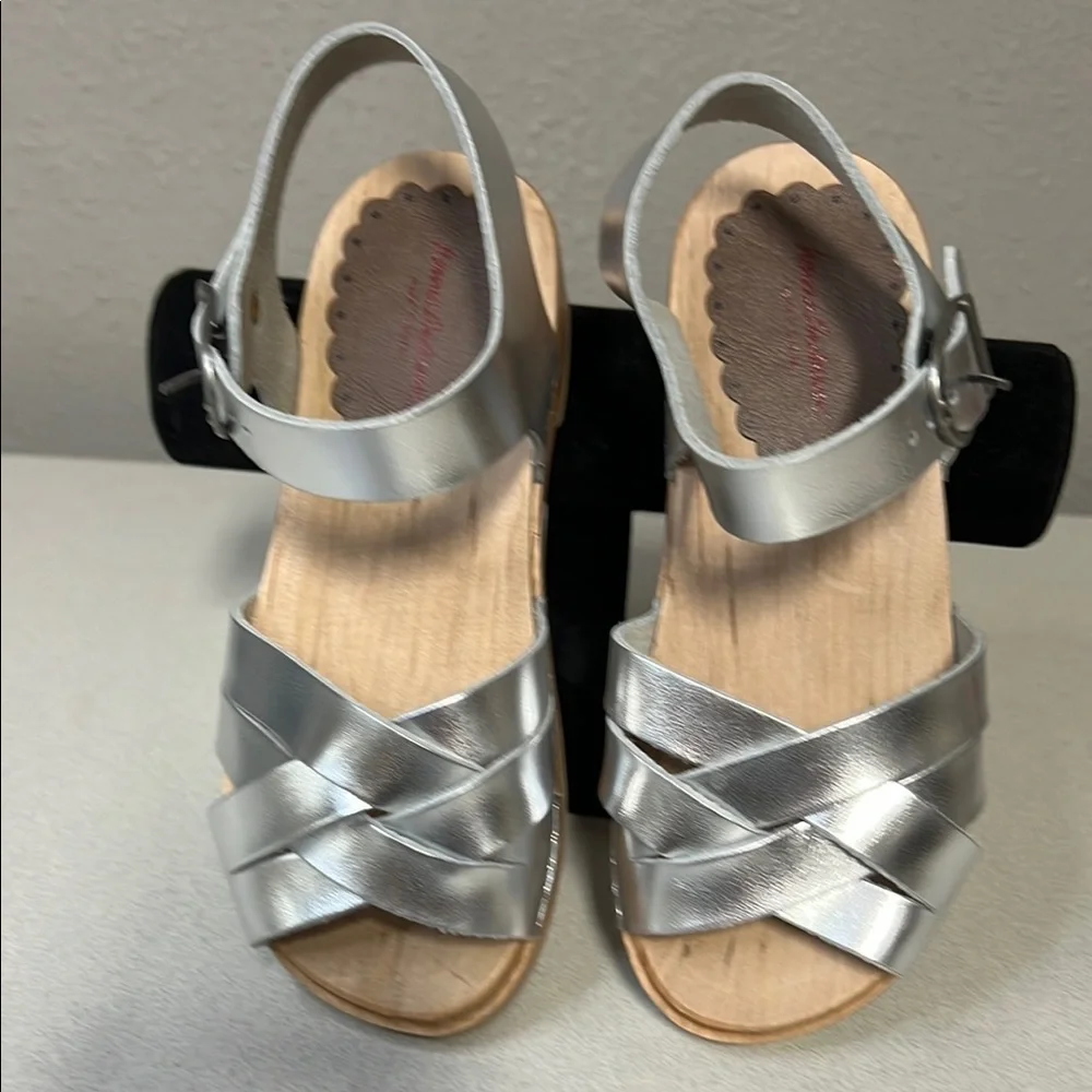 Hanna Andersson Silver Sandals for Effortless Style